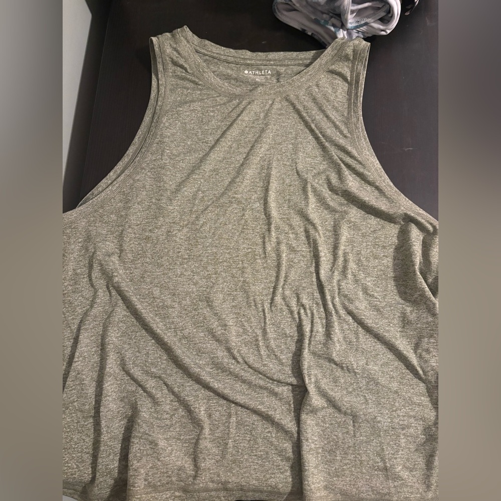Athleta green top